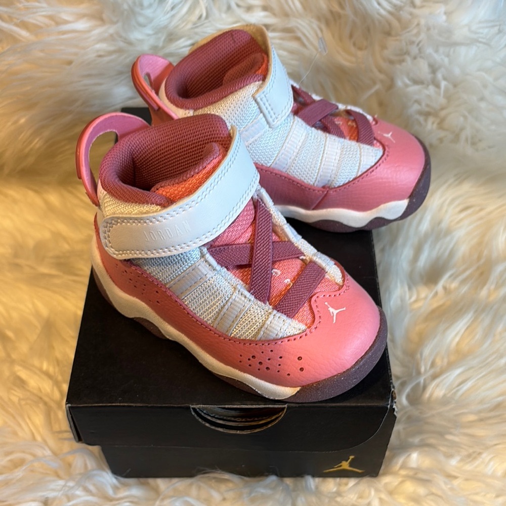 Jordan Pink and White Sneakers with Minimalist Design - Picture 4 of 7